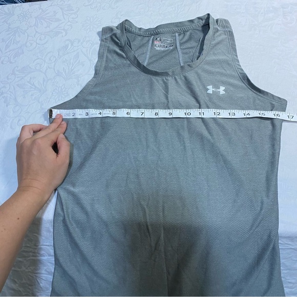 UnderArmour Heatgear Fitted Women’s Medium Grey Racerback Tank Lightweight Used - Picture 6 of 7
